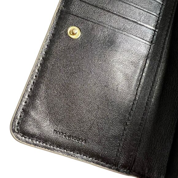 Marc Jacobs Cream w Golden Logo Snapshot soft Leather Top Zip  Multi Wallet - Picture 4 of 13